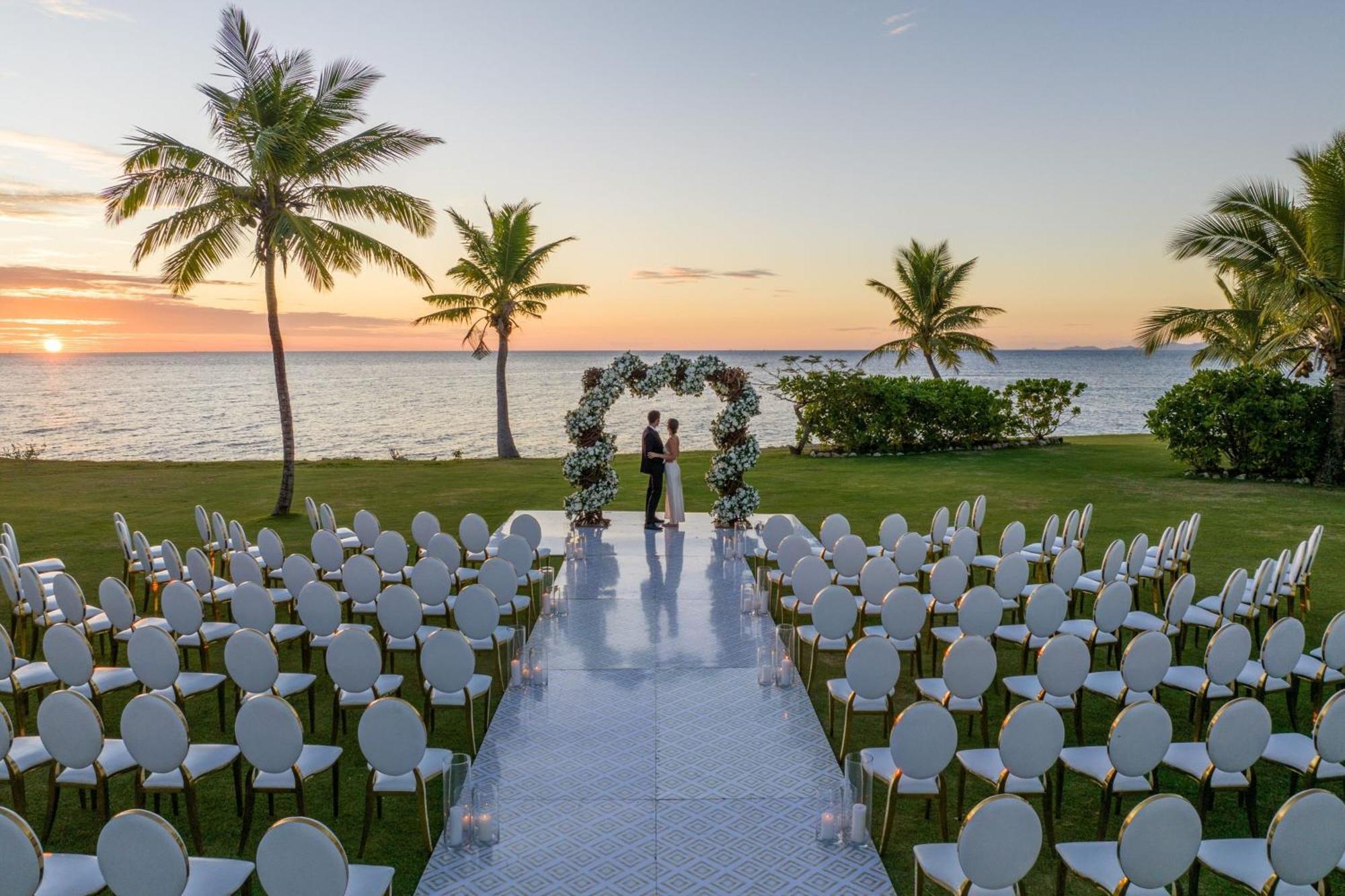 Fiji Marriott Resort Momi Bay Luaran gambar Wedding at the Four Seasons Resort