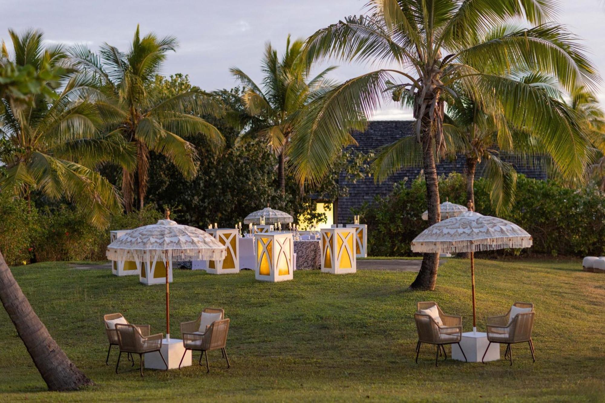 Fiji Marriott Resort Momi Bay Luaran gambar The lawn at the Four Seasons Resort
